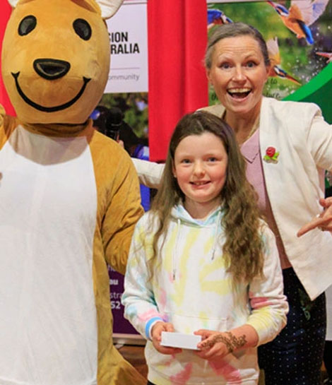 People meeting exhibitors at Disability Expo Australia